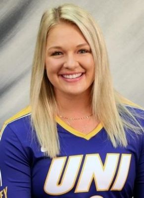 Jenna Brandt in the University of Northern Iowa Volleyball team.